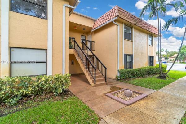 9728 Hammocks Blvd #202-27, Unincorporated Dade County, Florida 33196, image 1
