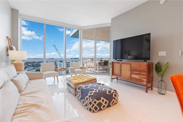 Paramount Miami Worldcenter, 851 NE 1st Ave #3006, Miami, Florida 33132, image 2