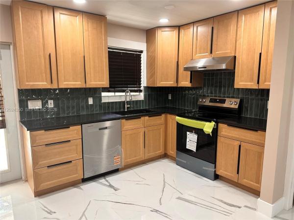 Palm Beach Cabana Colony, 3614 Everglades Rd, Palm Beach Gardens, Florida 33410, image 2