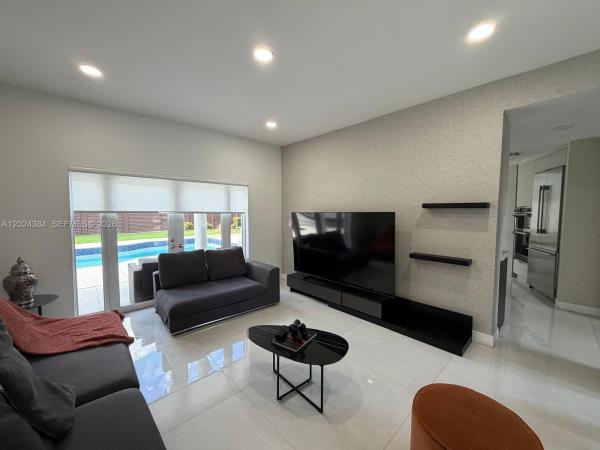 Ro Jen Estates, 10462 NW 130th St #1, Hialeah Gardens, Florida 33018, image 2