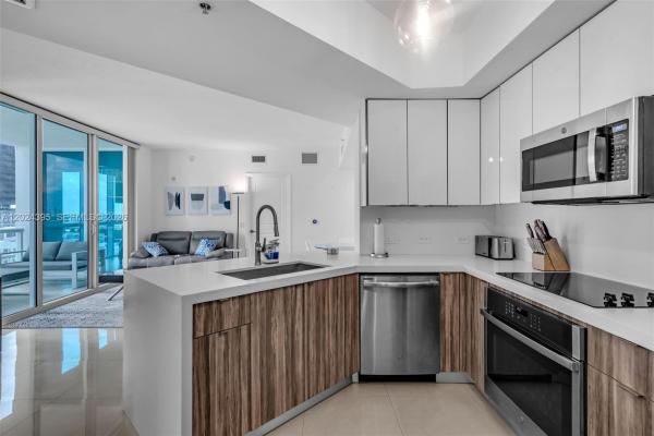 Platinum, 480 NE 30th St #1703, Miami, Florida 33137, image 1
