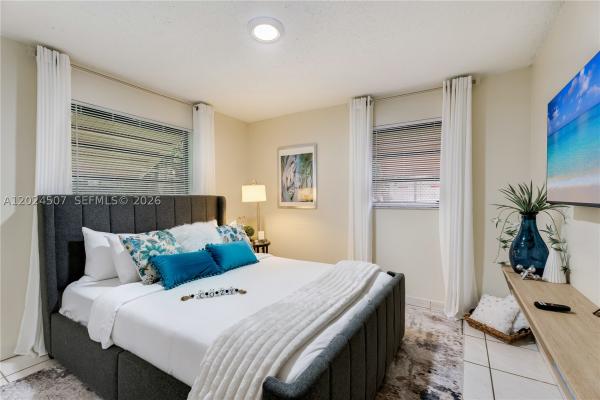 Radio Heights, 2225 NW 170th Ter, Miami Gardens, Florida 33056, image 2
