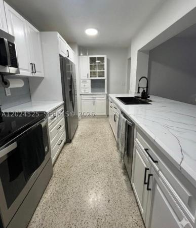 Stirling Lake, 5450 SW 55th Ave #1, Davie, Florida 33314, image 2