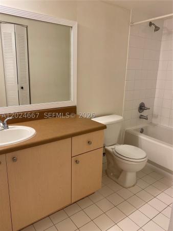Emerald Isle At Laguna Lakes, 4151 San Marino Blvd #207, West Palm Beach, Florida 33409, image 3