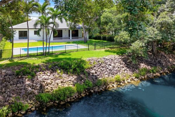 6853 S Waterway Dr, Unincorporated Dade County, Florida 33155, image 1