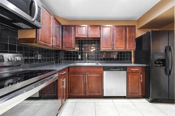 Hillcrest, 4350 Hillcrest Dr #1016, Hollywood, Florida 33021, image 2