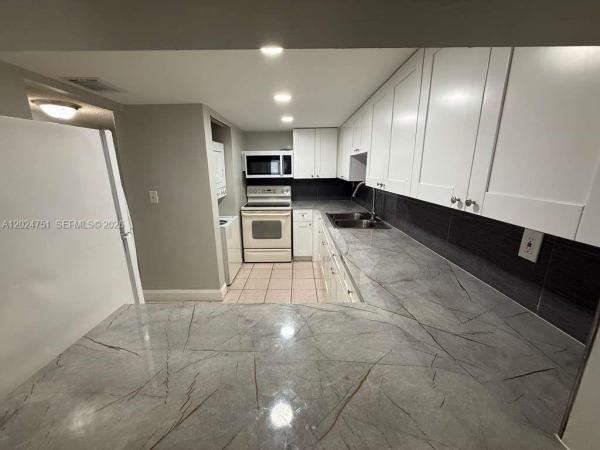 Samari Lake East, 10000 NW 80th Ct #2345, Hialeah Gardens, Florida 33016, image 1