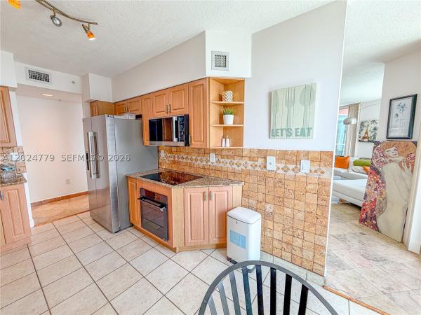 Hidden Bay, 3370 NE 190th St #1814, Aventura, Florida 33180, image 2
