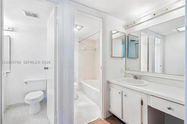 Coronado Tower 2, 20301 W Country Club Dr #825, Aventura, Florida 33180, image 1