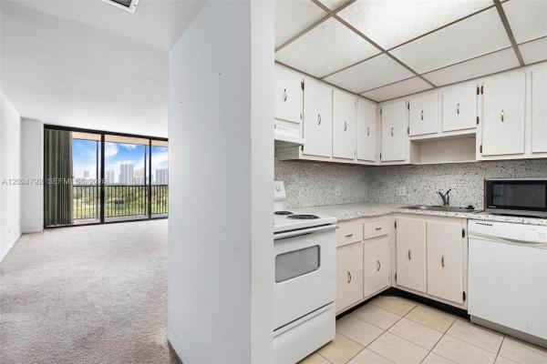 Coronado Tower 2, 20301 W Country Club Dr #825, Aventura, Florida 33180, image 1