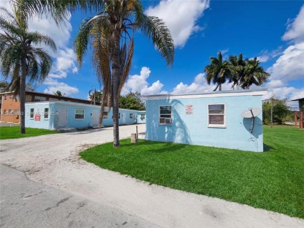Royal Palm, 625 W Avenue A, Belle Glade, Florida 33430, image 1