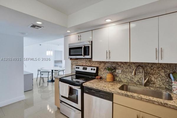 Waterview 2, 20515 E Country Club Dr #1641, Aventura, Florida 33180, image 2