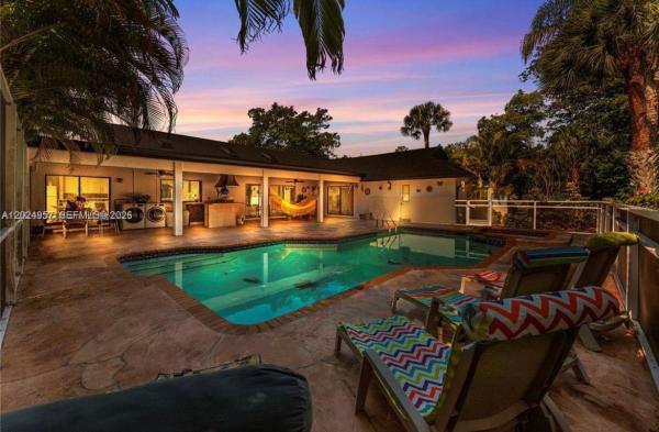 Pinewood Of Wellington, 13353 Doubletree Cir, Wellington, Florida 33414, image 1