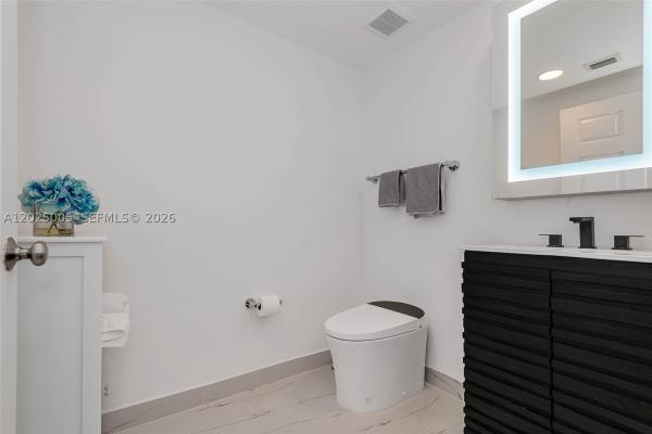 Cite On The Bay East, 2000 N Bayshore Dr #619, Miami, Florida 33137, image 3