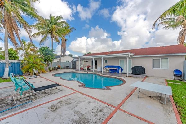 15042 SW 69th St, Unincorporated Dade County, Florida 33193, image 2