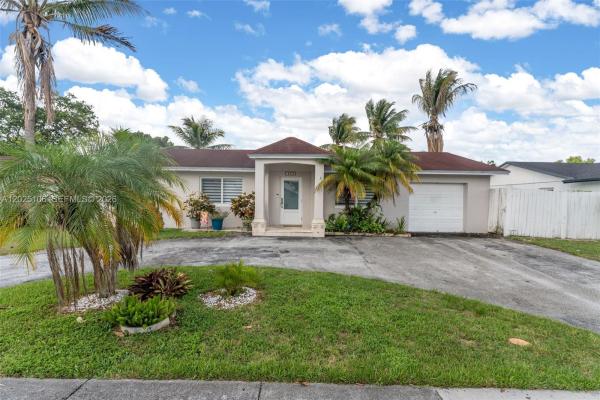 15042 SW 69th St, Unincorporated Dade County, Florida 33193, image 1