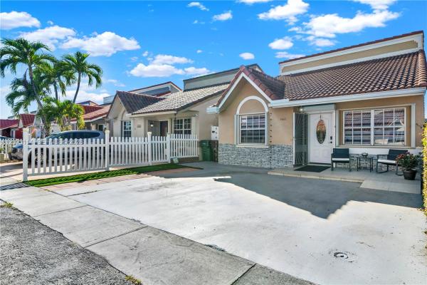 El Prado Country Club, 7462 W 29th Way, Hialeah, Florida 33018, image 2