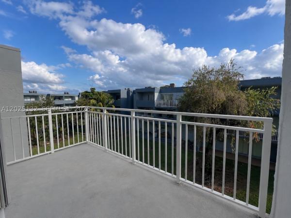 9371 Fontainebleau Blvd #I-205, Unincorporated Dade County, Florida 33172, image 2