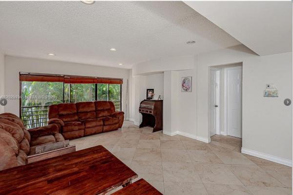 Emerald Hills, 4000 N Hills Dr #29, Hollywood, Florida 33021, image 2