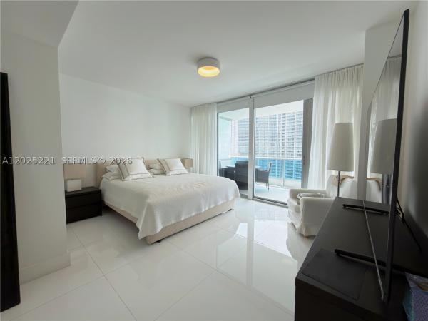 Epic Hotel & Residences, 200 Biscayne Boulevard Way #4104, Miami, Florida 33131, image 2