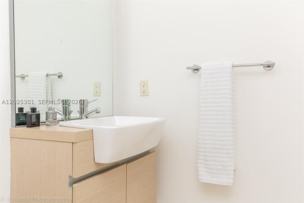 Epic Hotel & Residences, 200 Biscayne Boulevard Way #3102, Miami, Florida 33131, image 1