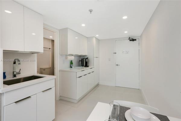 Castle Beach Club, 5445 Collins Ave #1203, Miami Beach, Florida 33140, image 2
