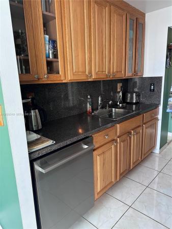Winston Towers 400, 231 174th St #1905, Sunny Isles Beach, Florida 33160, image 1