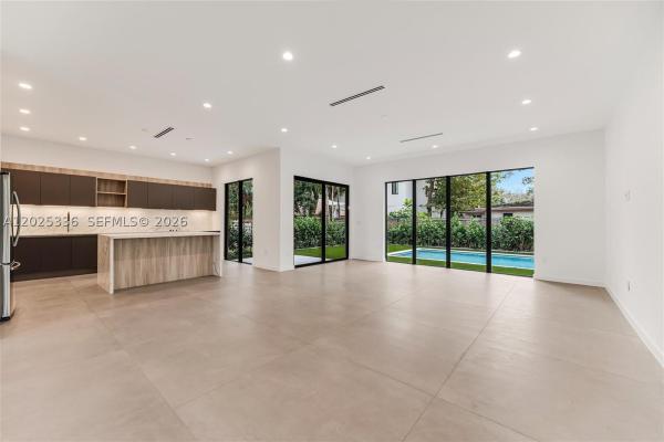 De Hedouvilles, 3370 Thomas Ave, Miami, Florida 33133, image 1