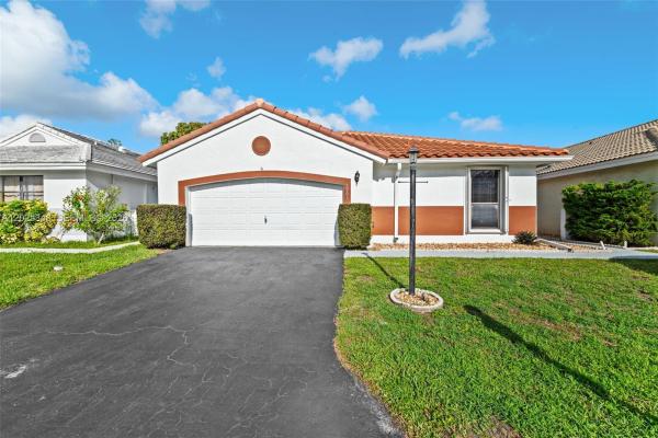 Waterford Patio Homes, 5901 Chester Ln, Davie, Florida 33331, image 1