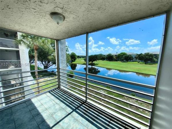 Lagoon Place, 9230 Lagoon Pl #310, Davie, Florida 33324, image 3