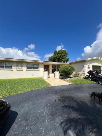 Pembroke Lakes, 1620 NW 122nd Ave, Pembroke Pines, Florida 33026, image 1