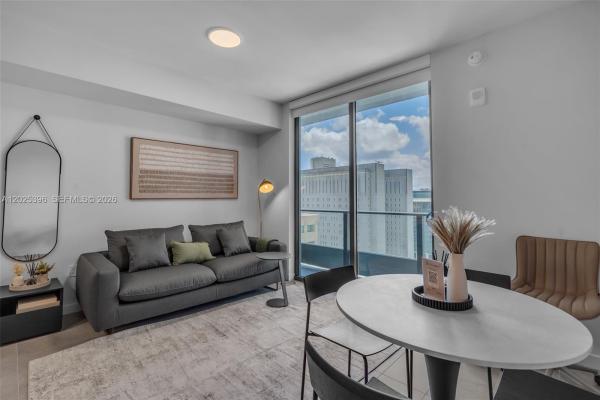 121 NE 5th St #2107, Miami, Florida 33132, image 1