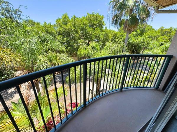 Village East, 2039 SE 10th Ave #509, Fort Lauderdale, Florida 33316, image 2