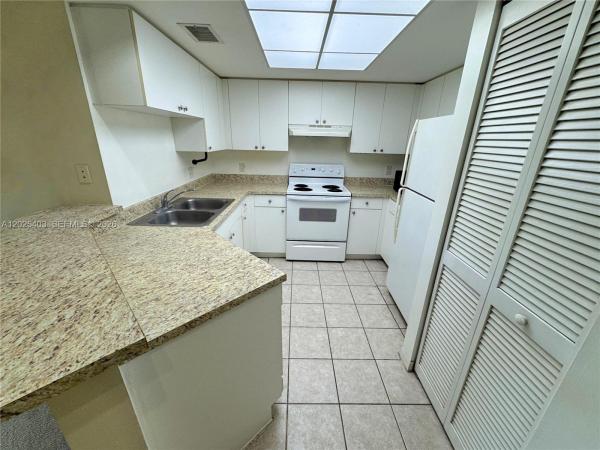 Village East, 2039 SE 10th Ave #509, Fort Lauderdale, Florida 33316, image 1