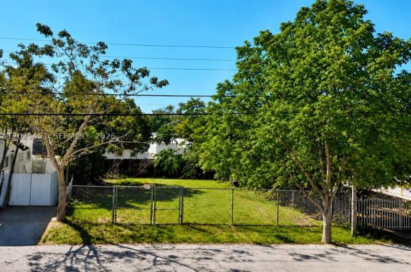 St Albans Park, 3828 Washington Ave, Miami, Florida 33133, image 1