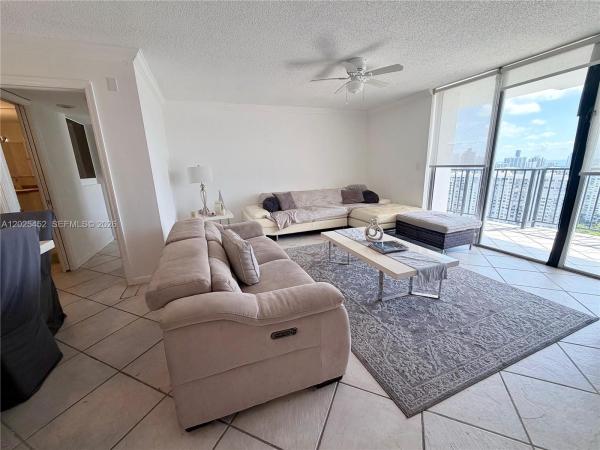 Commodore Plaza Tower, 2750 NE 183rd St #PH-10, Aventura, Florida 33160, image 2