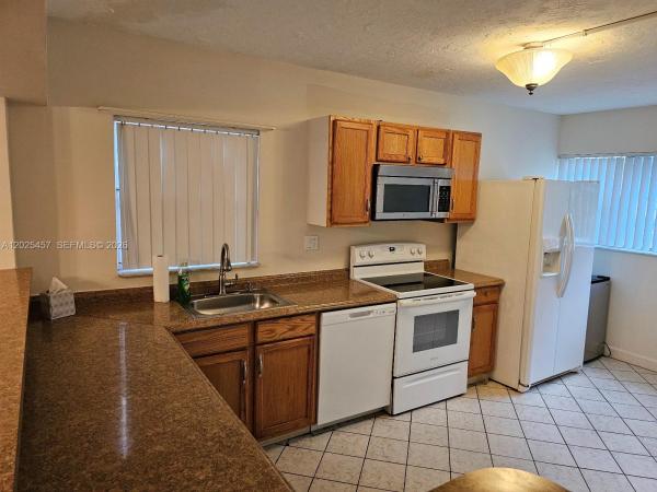 Sands Point, 8380 Sands Point Blvd #110J, Tamarac, Florida 33321, image 2