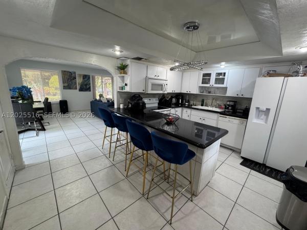 Hollywood Beach Gardens, 5844 Pierce St, Hollywood, Florida 33021, image 2