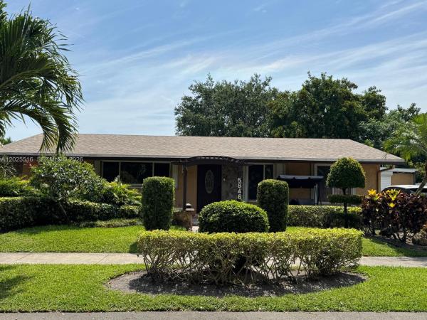 Hollywood Beach Gardens, 5844 Pierce St, Hollywood, Florida 33021, image 1