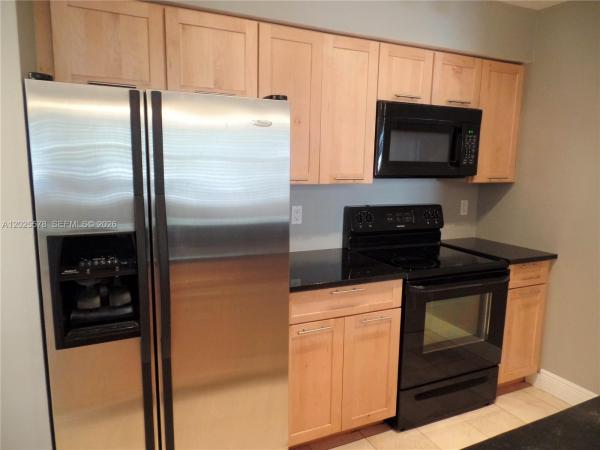 LakeView Club, 2881 N Oakland Forest Dr #112, Oakland Park, Florida 33309, image 1