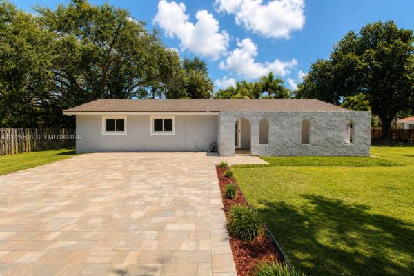 9421 SW 150th St, Unincorporated Dade County, Florida 33176, image 1