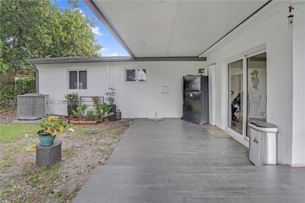 Palm Lane Villa, 6661 Douglas St, Hollywood, Florida 33024, image 1