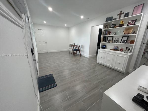 Lake Ridge, 1019 NE 17th Ter #4, Fort Lauderdale, Florida 33304, image 1