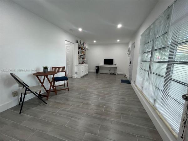 Lake Ridge, 1019 NE 17th Ter #4, Fort Lauderdale, Florida 33304, image 2