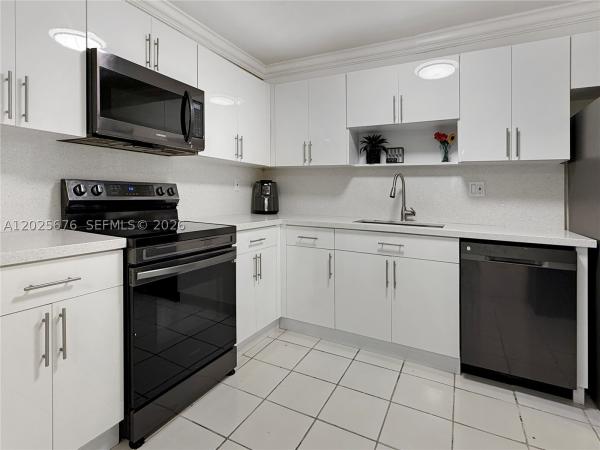 Casper House, 9735 NW 52nd St #209, Doral, Florida 33178, image 2