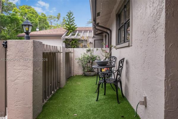 Bonaire Village At Woodmont, 7560 NW 79th Ave #V2, Tamarac, Florida 33321, image 2