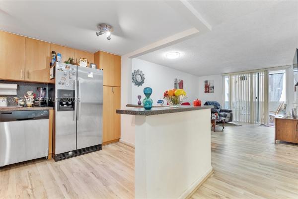 Samari Lake East, 10000 NW 80th Ct #2245, Hialeah Gardens, Florida 33016, image 2
