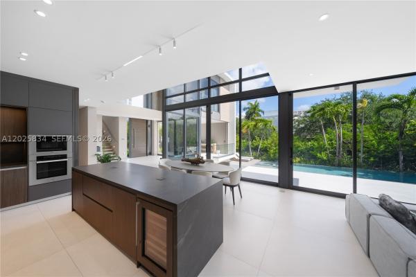 Tropical Isle Homes, 571 Glenridge Rd, Key Biscayne, Florida 33149, image 2