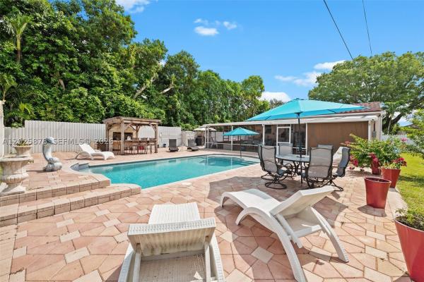 Country Club Estates, 556 La Villa Dr, Miami Springs, Florida 33166, image 1