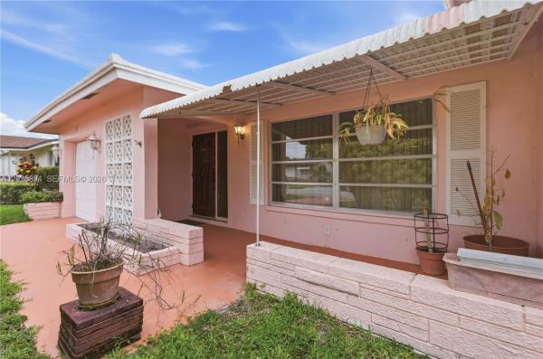 Mainlands Of Tamarac Lakes, 4901 NW 53rd St, Tamarac, Florida 33319, image 1
